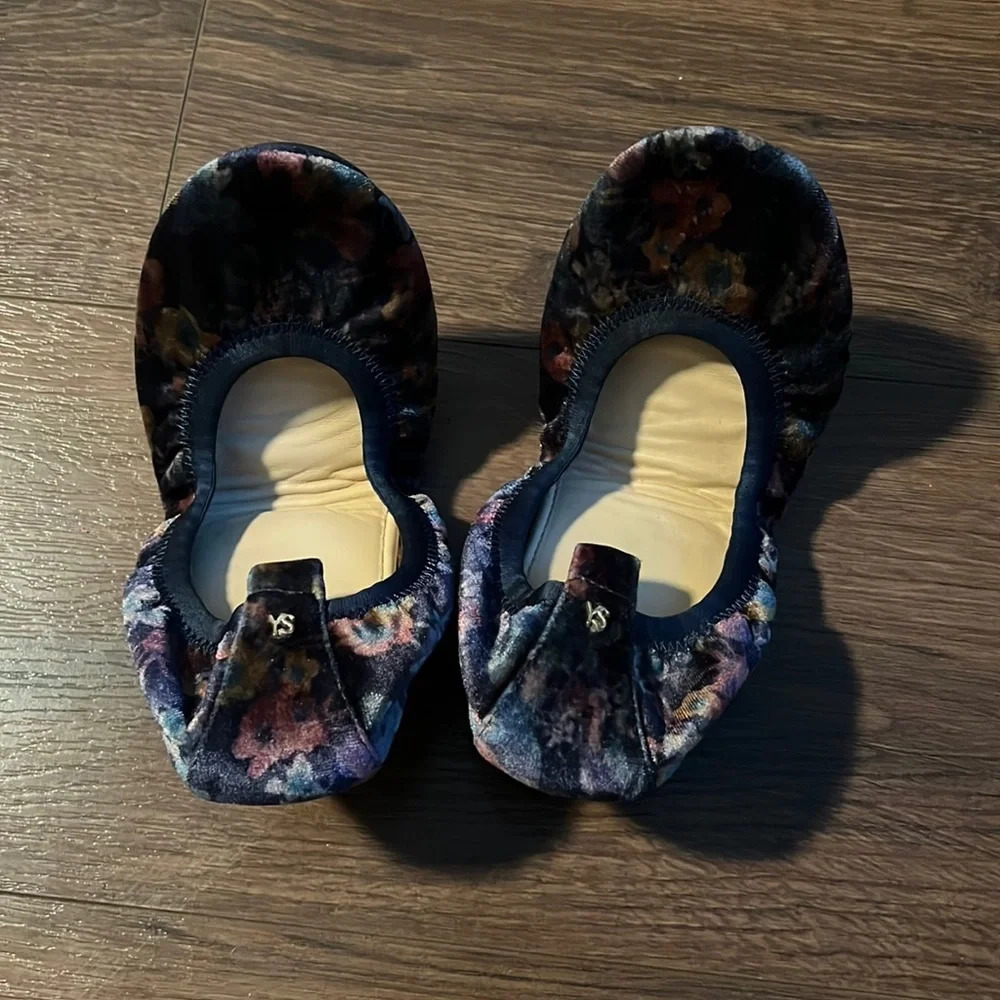 Yosi Santa Blue velvet Floral flats